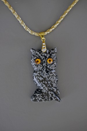 Chouette en Obsidienne flocon de neige, fermoir bijou sur cuir tressé